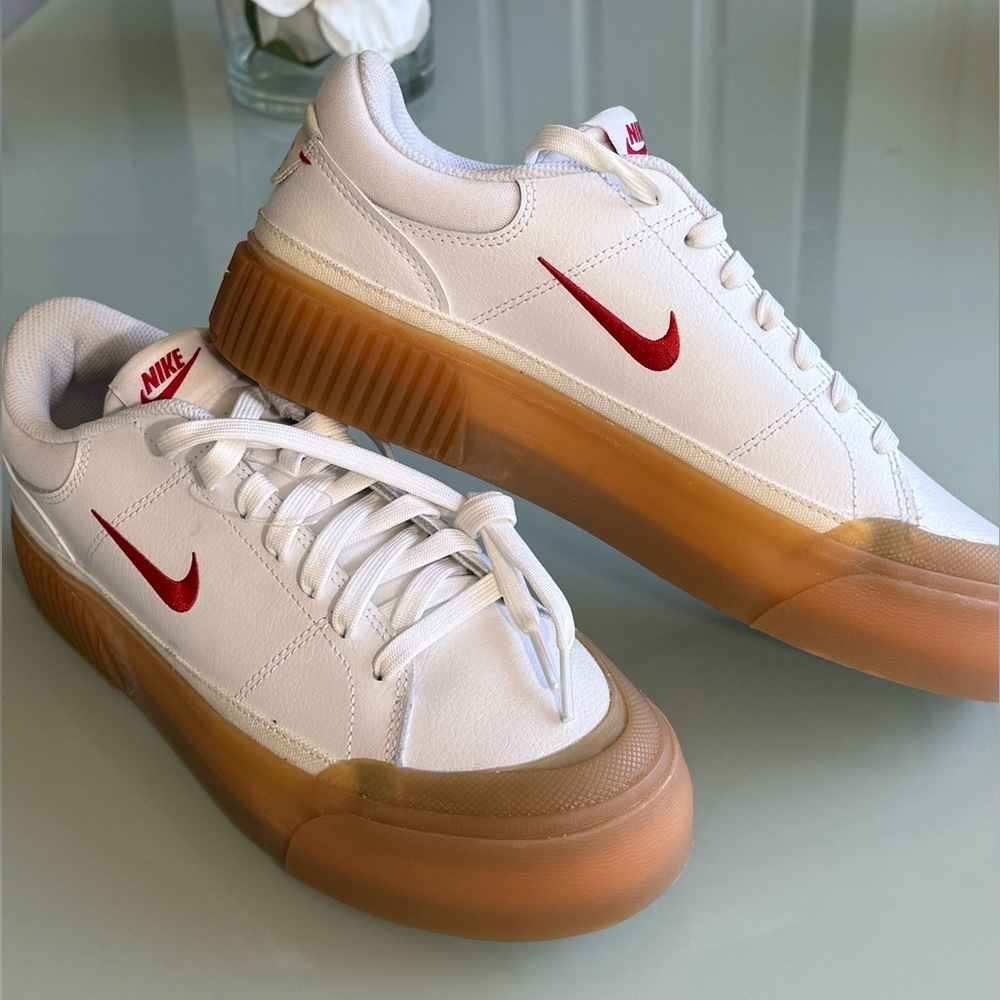 Nike City Classic Shoes – White/Red Size US 9 (UK 6.5 / EUR 40.5 / CM 26)